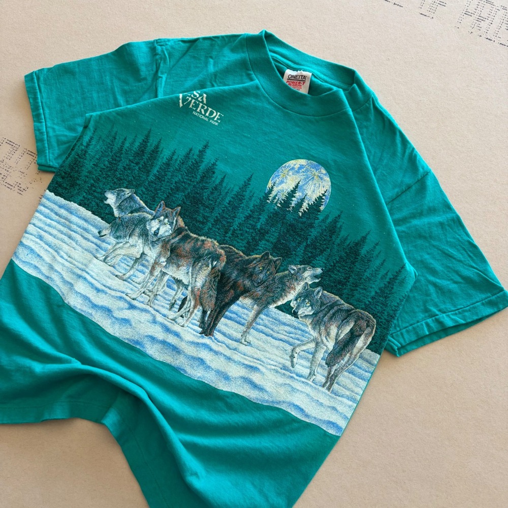 Vintage 90s NATURE AOP Mesa Verde National Park Wolf Graphic T-shirt